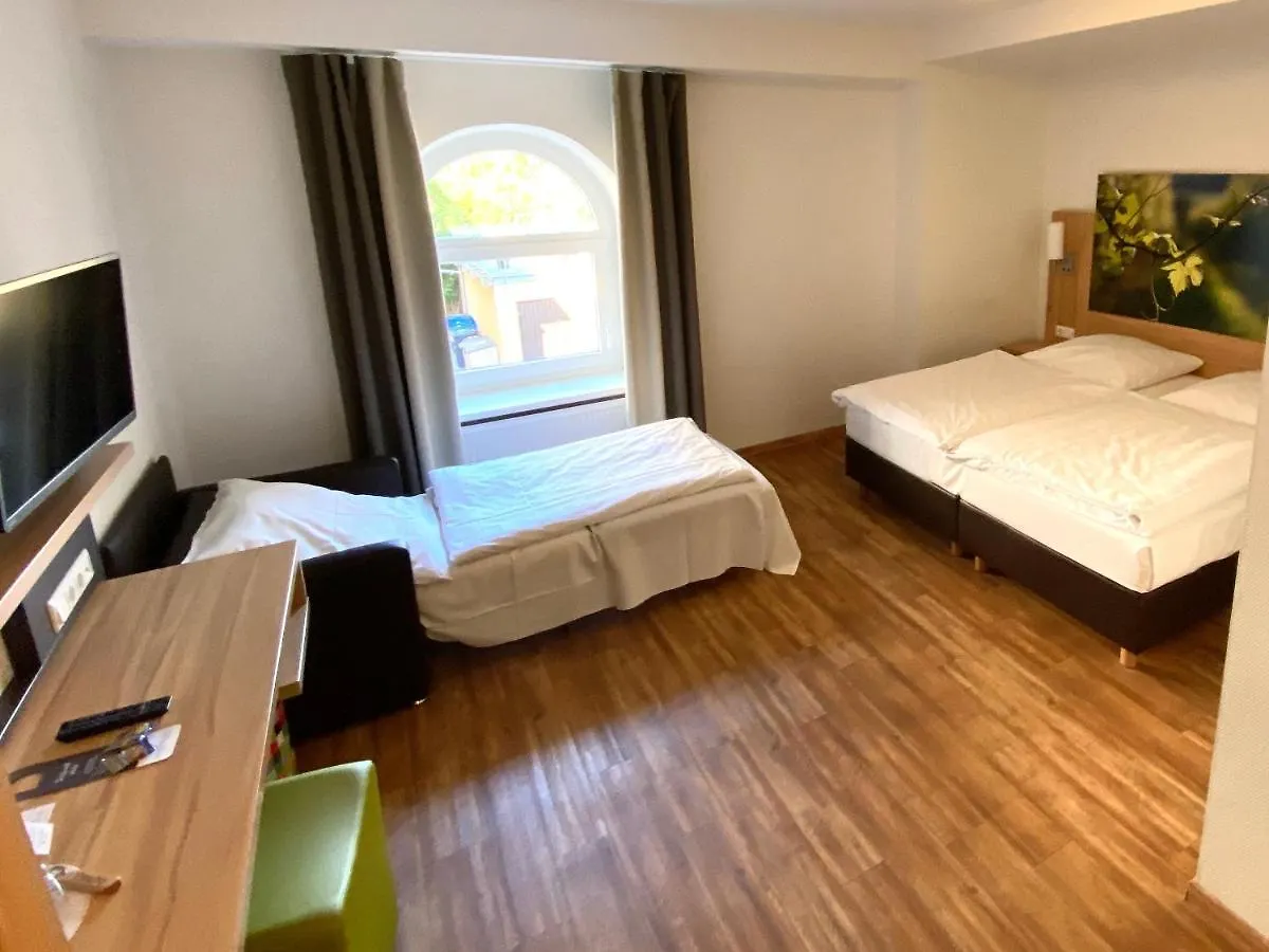Hotel Deutsches Haus キッツィンゲン 3*,